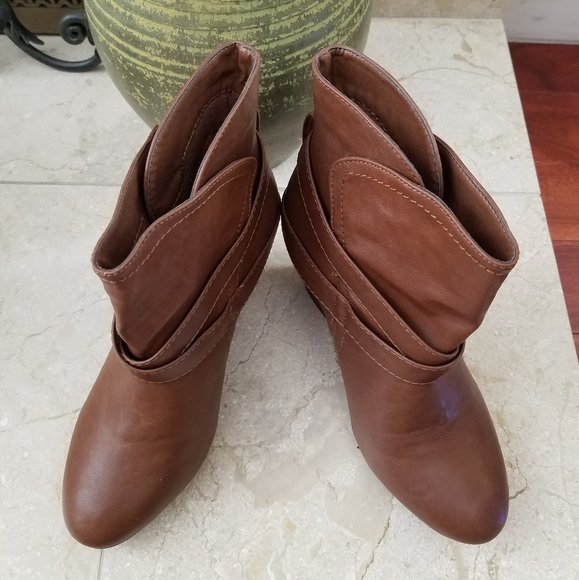 Breckelle's Ankle Boots - Picture 1 of 10